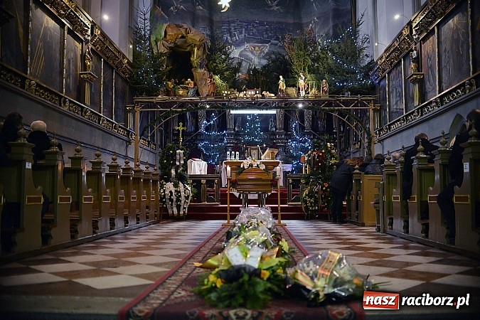 Zdjęcie w galerii na portalu naszraciborz.pl: Racibórz pożegnał śp. Michała Szepelawego, rektora Państwowej Wyższej Szkoły Zawodowej wiadomości z regionu