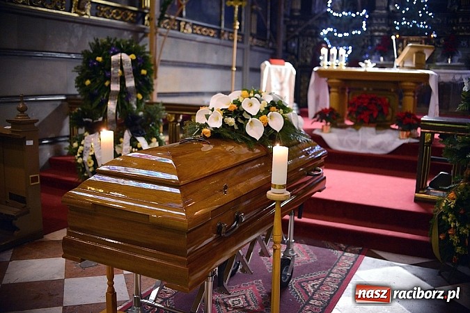 Zdjęcie w galerii na portalu naszraciborz.pl: Racibórz pożegnał śp. Michała Szepelawego, rektora Państwowej Wyższej Szkoły Zawodowej wiadomości z regionu