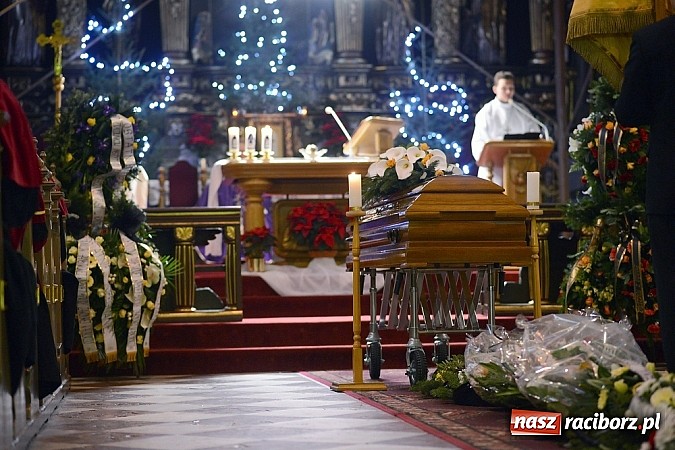 Zdjęcie w galerii na portalu naszraciborz.pl: Racibórz pożegnał śp. Michała Szepelawego, rektora Państwowej Wyższej Szkoły Zawodowej wiadomości z regionu