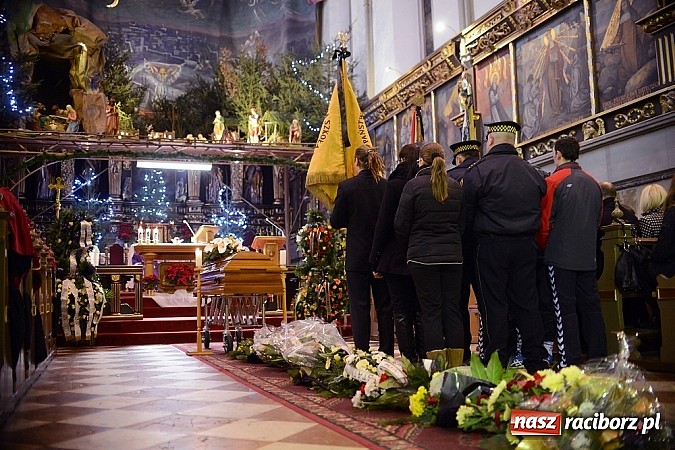 Zdjęcie w galerii na portalu naszraciborz.pl: Racibórz pożegnał śp. Michała Szepelawego, rektora Państwowej Wyższej Szkoły Zawodowej wiadomości z regionu