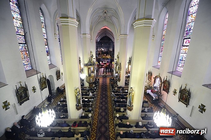 Zdjęcie w galerii na portalu naszraciborz.pl: Racibórz pożegnał śp. Michała Szepelawego, rektora Państwowej Wyższej Szkoły Zawodowej wiadomości z regionu