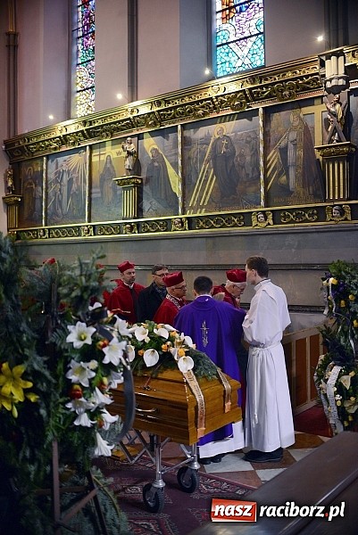 Zdjęcie w galerii na portalu naszraciborz.pl: Racibórz pożegnał śp. Michała Szepelawego, rektora Państwowej Wyższej Szkoły Zawodowej wiadomości z regionu