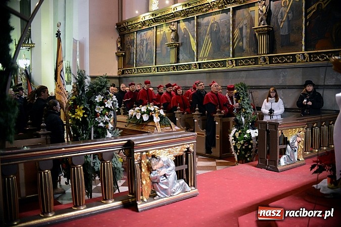 Zdjęcie w galerii na portalu naszraciborz.pl: Racibórz pożegnał śp. Michała Szepelawego, rektora Państwowej Wyższej Szkoły Zawodowej wiadomości z regionu