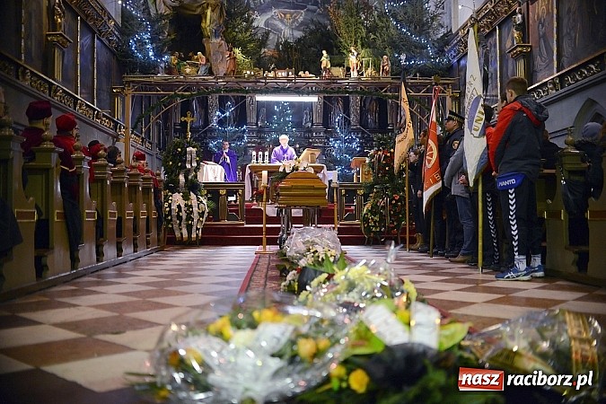 Zdjęcie w galerii na portalu naszraciborz.pl: Racibórz pożegnał śp. Michała Szepelawego, rektora Państwowej Wyższej Szkoły Zawodowej wiadomości z regionu