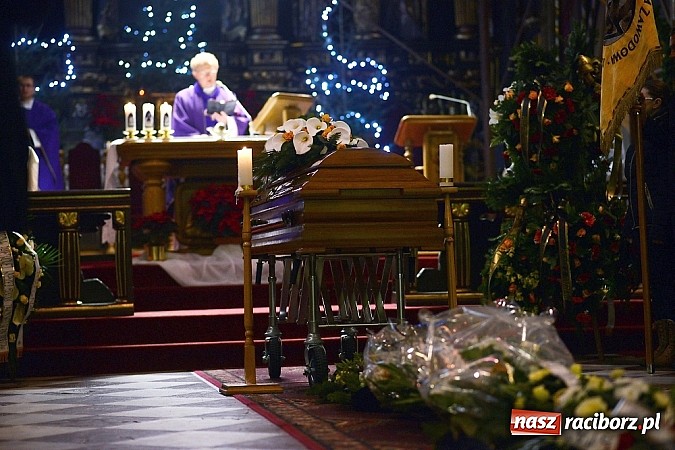 Zdjęcie w galerii na portalu naszraciborz.pl: Racibórz pożegnał śp. Michała Szepelawego, rektora Państwowej Wyższej Szkoły Zawodowej wiadomości z regionu