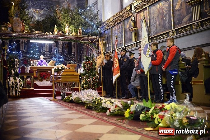 Zdjęcie w galerii na portalu naszraciborz.pl: Racibórz pożegnał śp. Michała Szepelawego, rektora Państwowej Wyższej Szkoły Zawodowej wiadomości z regionu