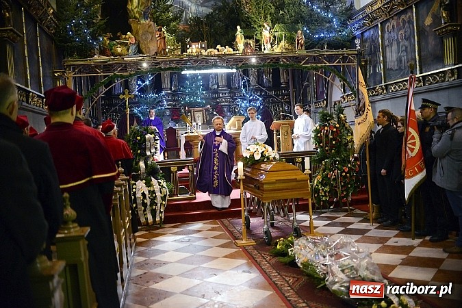 Zdjęcie w galerii na portalu naszraciborz.pl: Racibórz pożegnał śp. Michała Szepelawego, rektora Państwowej Wyższej Szkoły Zawodowej wiadomości z regionu