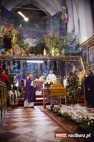 Zdjęcie w galerii na portalu naszraciborz.pl: Racibórz pożegnał śp. Michała Szepelawego, rektora Państwowej Wyższej Szkoły Zawodowej wiadomości z regionu