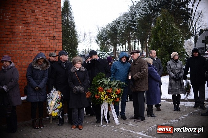 Zdjęcie w galerii na portalu naszraciborz.pl: Racibórz pożegnał śp. Michała Szepelawego, rektora Państwowej Wyższej Szkoły Zawodowej wiadomości z regionu