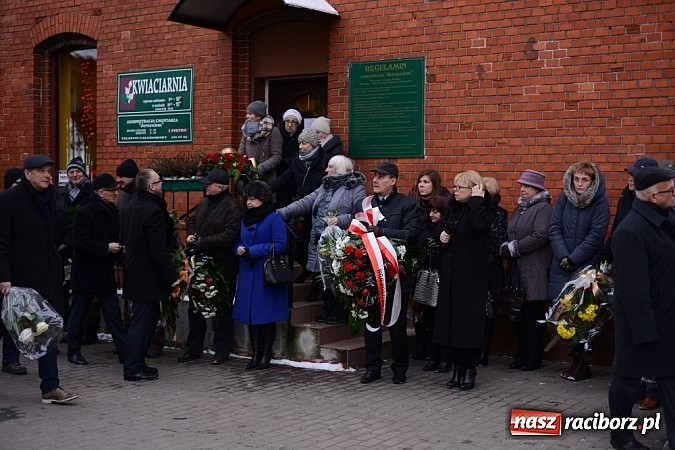 Zdjęcie w galerii na portalu naszraciborz.pl: Racibórz pożegnał śp. Michała Szepelawego, rektora Państwowej Wyższej Szkoły Zawodowej wiadomości z regionu