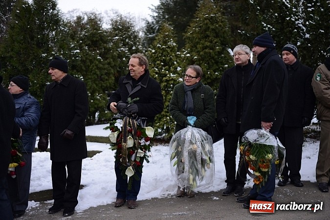 Zdjęcie w galerii na portalu naszraciborz.pl: Racibórz pożegnał śp. Michała Szepelawego, rektora Państwowej Wyższej Szkoły Zawodowej wiadomości z regionu