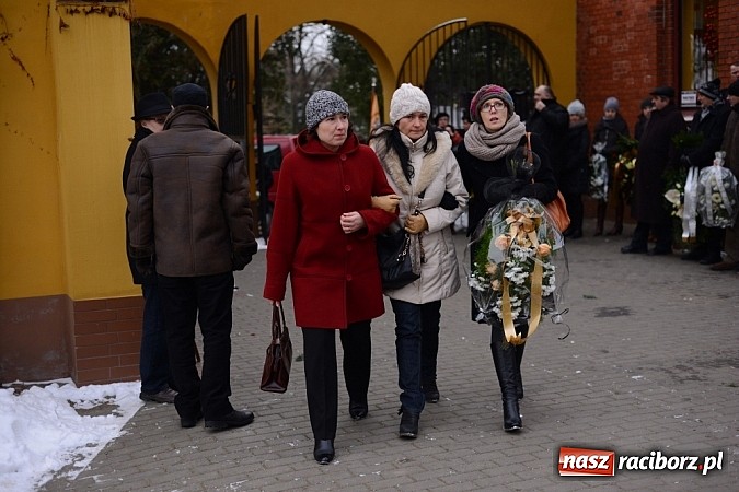 Zdjęcie w galerii na portalu naszraciborz.pl: Racibórz pożegnał śp. Michała Szepelawego, rektora Państwowej Wyższej Szkoły Zawodowej wiadomości z regionu