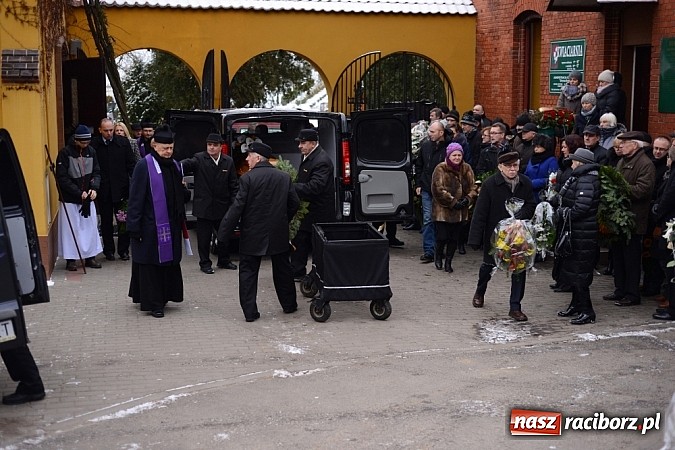 Zdjęcie w galerii na portalu naszraciborz.pl: Racibórz pożegnał śp. Michała Szepelawego, rektora Państwowej Wyższej Szkoły Zawodowej wiadomości z regionu