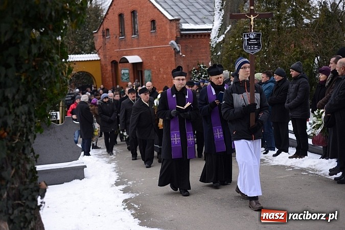 Zdjęcie w galerii na portalu naszraciborz.pl: Racibórz pożegnał śp. Michała Szepelawego, rektora Państwowej Wyższej Szkoły Zawodowej wiadomości z regionu