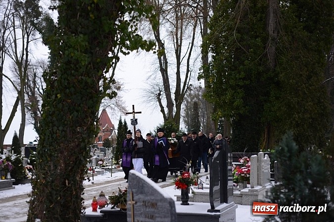 Zdjęcie w galerii na portalu naszraciborz.pl: Racibórz pożegnał śp. Michała Szepelawego, rektora Państwowej Wyższej Szkoły Zawodowej wiadomości z regionu