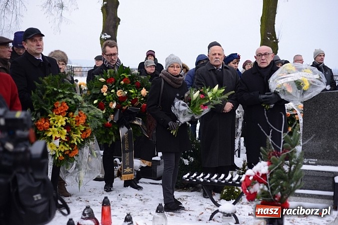 Zdjęcie w galerii na portalu naszraciborz.pl: Racibórz pożegnał śp. Michała Szepelawego, rektora Państwowej Wyższej Szkoły Zawodowej wiadomości z regionu