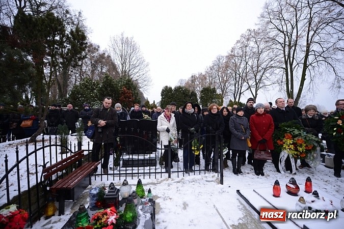 Zdjęcie w galerii na portalu naszraciborz.pl: Racibórz pożegnał śp. Michała Szepelawego, rektora Państwowej Wyższej Szkoły Zawodowej wiadomości z regionu
