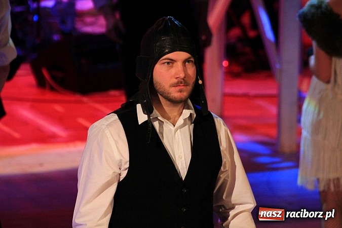 Zdjęcie w galerii na portalu naszraciborz.pl: Niech żyje bal! Wyjątkowe sylwestrowe widowisko w Raciborskim Centrum Kultury wiadomości z regionu