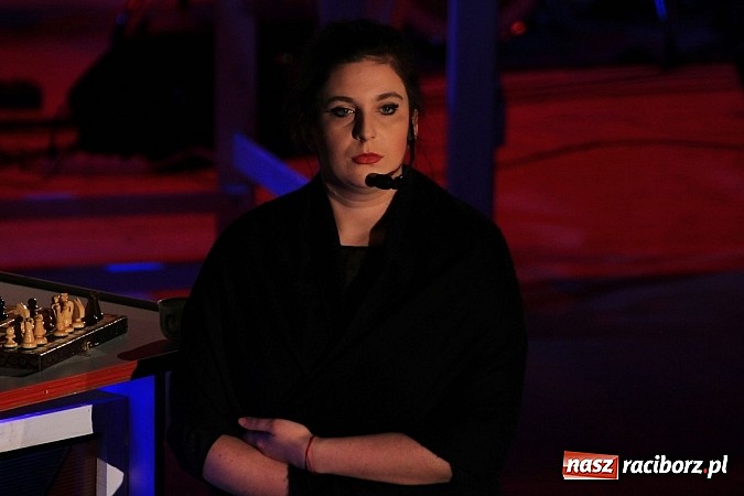 Zdjęcie w galerii na portalu naszraciborz.pl: Niech żyje bal! Wyjątkowe sylwestrowe widowisko w Raciborskim Centrum Kultury wiadomości z regionu