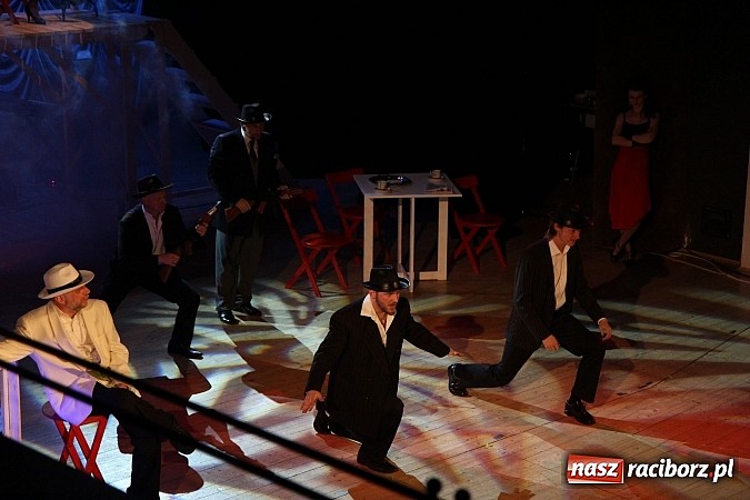 Zdjęcie w galerii na portalu naszraciborz.pl: Niech żyje bal! Wyjątkowe sylwestrowe widowisko w Raciborskim Centrum Kultury wiadomości z regionu