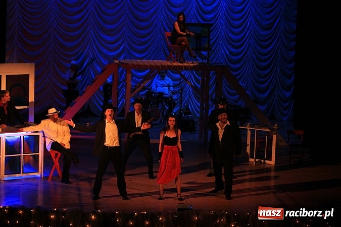 Zdjęcie w galerii na portalu naszraciborz.pl: Niech żyje bal! Wyjątkowe sylwestrowe widowisko w Raciborskim Centrum Kultury wiadomości z regionu