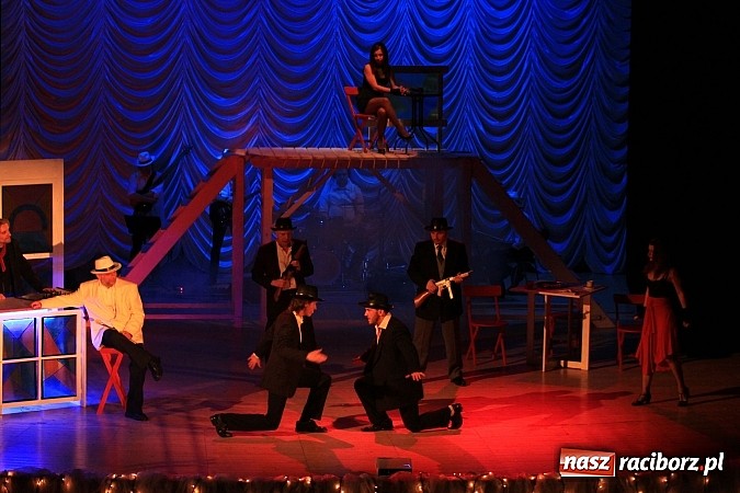 Zdjęcie w galerii na portalu naszraciborz.pl: Niech żyje bal! Wyjątkowe sylwestrowe widowisko w Raciborskim Centrum Kultury wiadomości z regionu