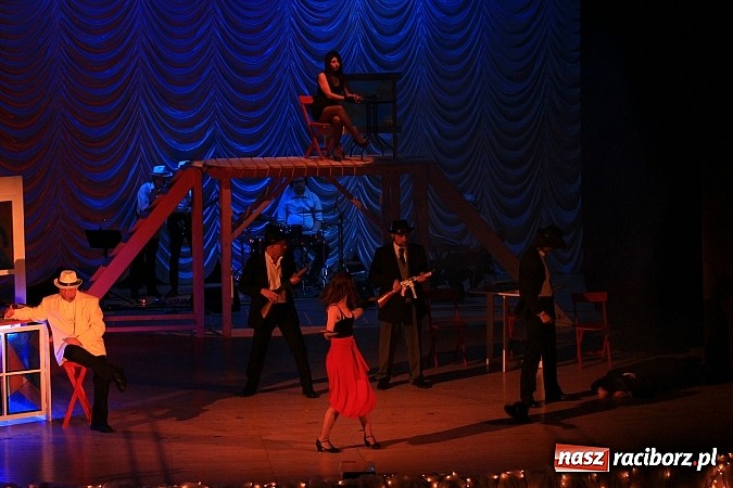 Zdjęcie w galerii na portalu naszraciborz.pl: Niech żyje bal! Wyjątkowe sylwestrowe widowisko w Raciborskim Centrum Kultury wiadomości z regionu