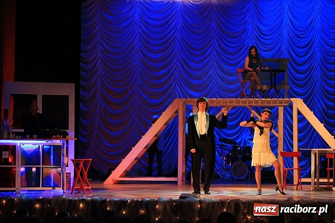 Zdjęcie w galerii na portalu naszraciborz.pl: Niech żyje bal! Wyjątkowe sylwestrowe widowisko w Raciborskim Centrum Kultury wiadomości z regionu