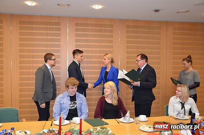 Zdjęcie w galerii na portalu naszraciborz.pl: Laureaci konkursu EkoInstalacja 2014 nagrodzeni  wiadomości z regionu