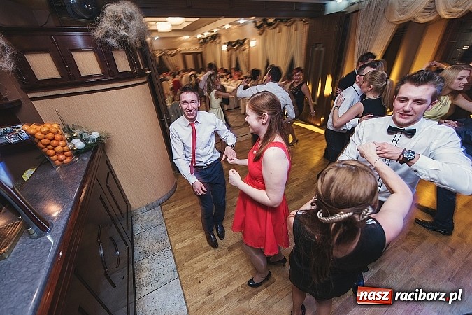 Zdjęcie w galerii na portalu naszraciborz.pl: Sylwester w krzanowickiej Perle. Świetna zabawa i świetne dania wiadomości z regionu