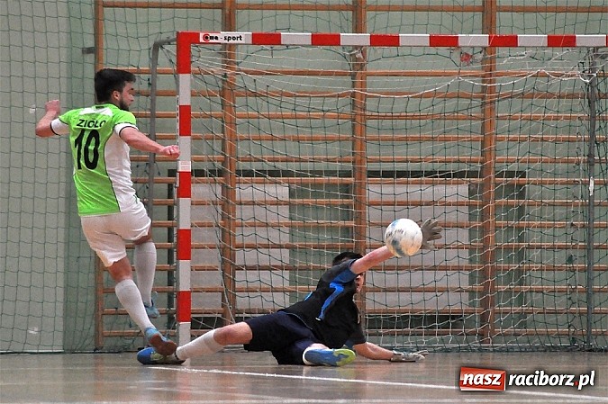 Zdjęcie w galerii na portalu naszraciborz.pl: Wychylylybymy i Sami Swoi gromią w HLPN wiadomości z regionu