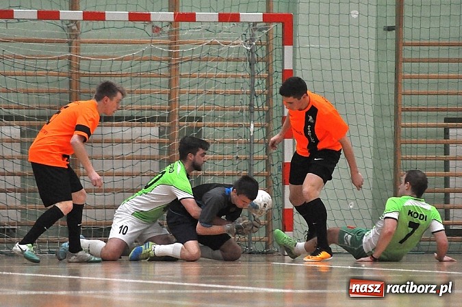 Zdjęcie w galerii na portalu naszraciborz.pl: Wychylylybymy i Sami Swoi gromią w HLPN wiadomości z regionu