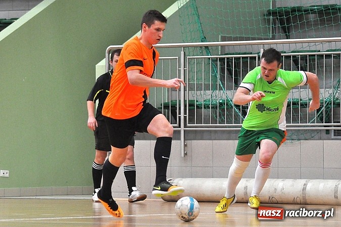 Zdjęcie w galerii na portalu naszraciborz.pl: Wychylylybymy i Sami Swoi gromią w HLPN wiadomości z regionu