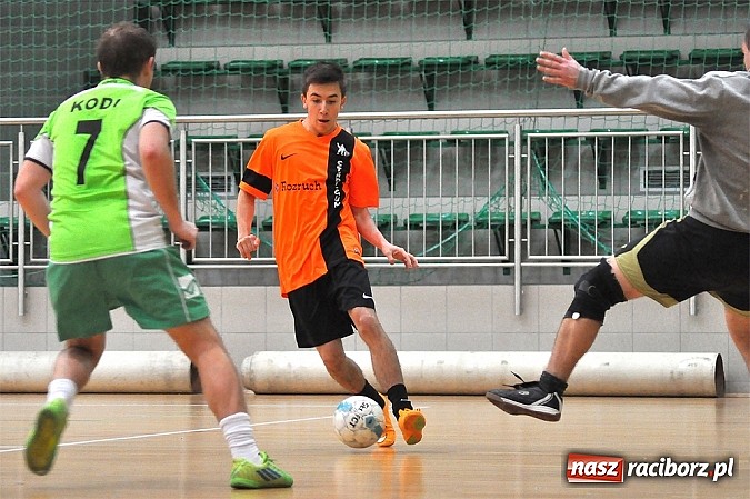 Zdjęcie w galerii na portalu naszraciborz.pl: Wychylylybymy i Sami Swoi gromią w HLPN wiadomości z regionu