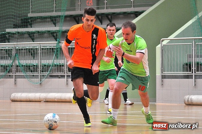 Zdjęcie w galerii na portalu naszraciborz.pl: Wychylylybymy i Sami Swoi gromią w HLPN wiadomości z regionu