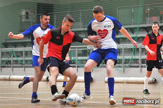 Zdjęcie w galerii na portalu naszraciborz.pl: Wychylylybymy i Sami Swoi gromią w HLPN wiadomości z regionu