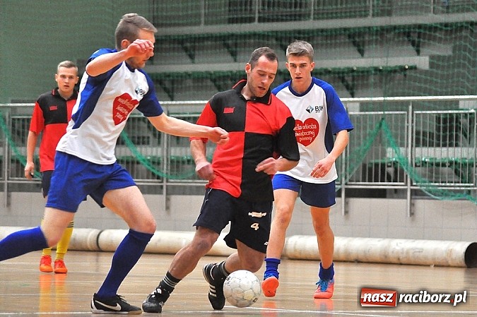 Zdjęcie w galerii na portalu naszraciborz.pl: Wychylylybymy i Sami Swoi gromią w HLPN wiadomości z regionu