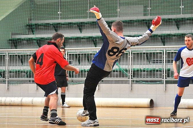 Zdjęcie w galerii na portalu naszraciborz.pl: Wychylylybymy i Sami Swoi gromią w HLPN wiadomości z regionu
