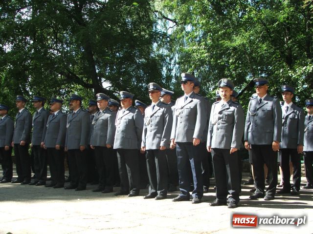 Zdjęcie w galerii na portalu naszraciborz.pl: Capstrzyk mundurowych w plenerze wiadomości z regionu
