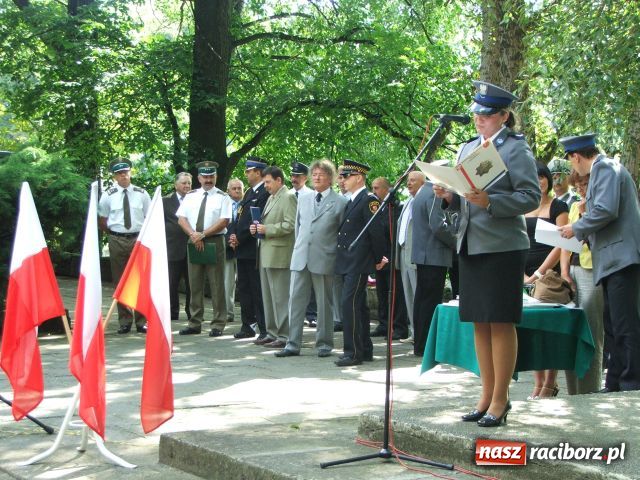 Zdjęcie w galerii na portalu naszraciborz.pl: Capstrzyk mundurowych w plenerze wiadomości z regionu