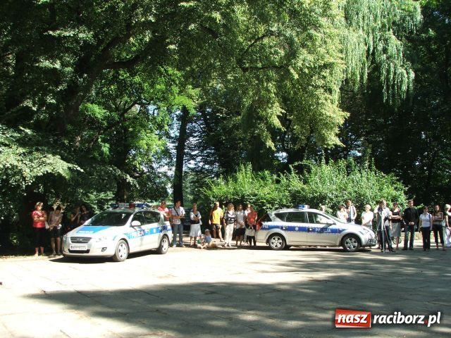 Zdjęcie w galerii na portalu naszraciborz.pl: Capstrzyk mundurowych w plenerze wiadomości z regionu