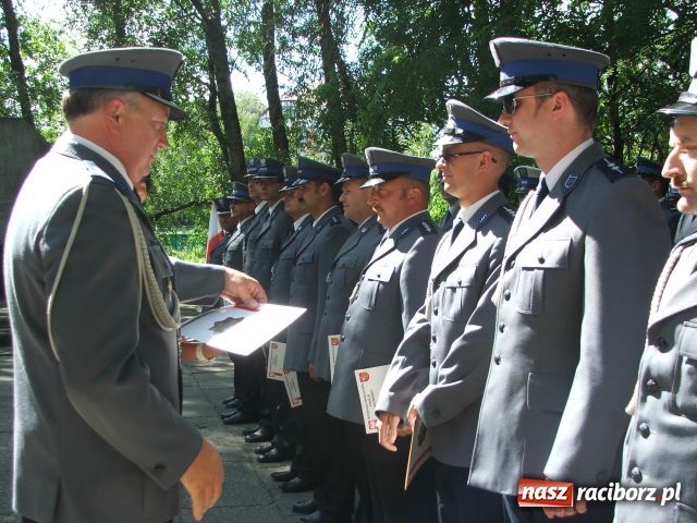Zdjęcie w galerii na portalu naszraciborz.pl: Capstrzyk mundurowych w plenerze wiadomości z regionu