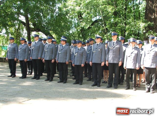 Zdjęcie w galerii na portalu naszraciborz.pl: Capstrzyk mundurowych w plenerze wiadomości z regionu