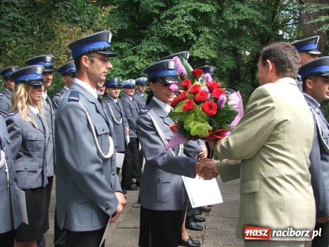 Zdjęcie w galerii na portalu naszraciborz.pl: Capstrzyk mundurowych w plenerze wiadomości z regionu