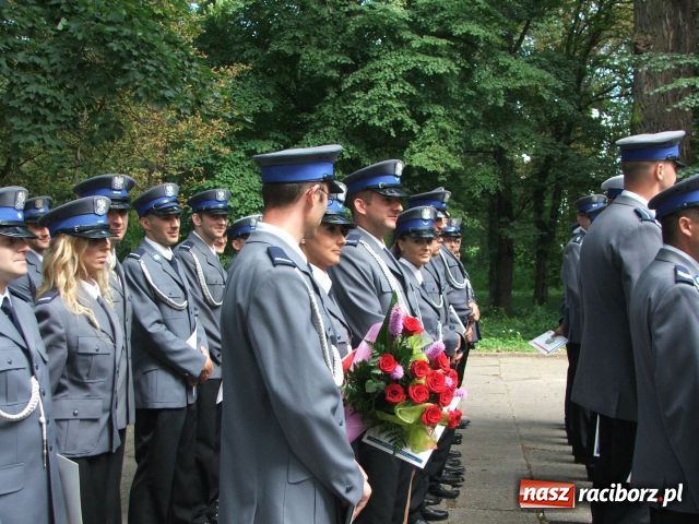Zdjęcie w galerii na portalu naszraciborz.pl: Capstrzyk mundurowych w plenerze wiadomości z regionu