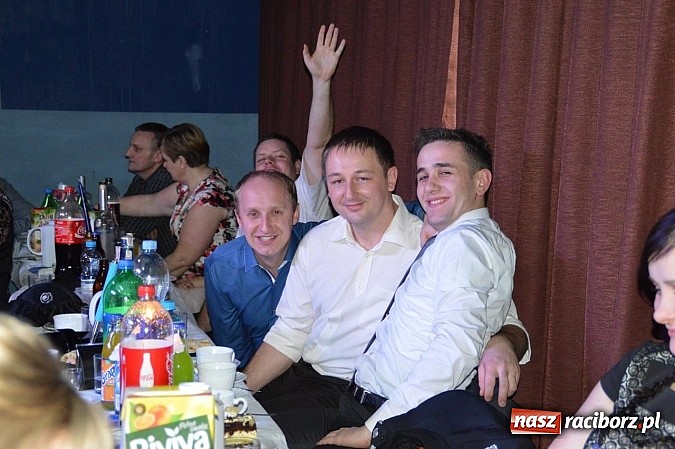 Zdjęcie w galerii na portalu naszraciborz.pl: Huczna strażacka zabawa OSP Pietraszyn wiadomości z regionu