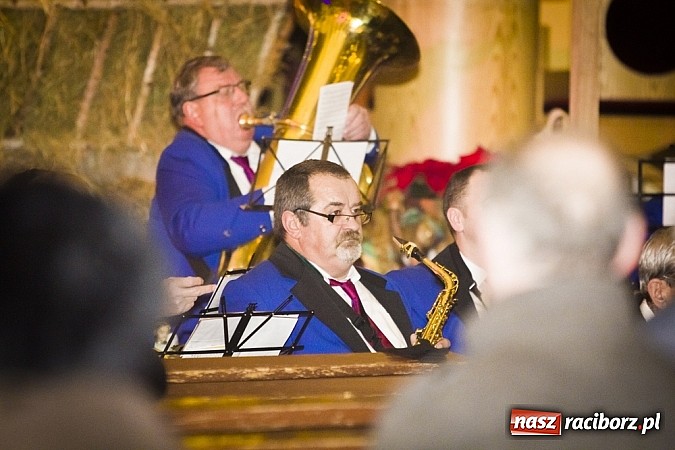 Zdjęcie w galerii na portalu naszraciborz.pl: Wspólne kolędowanie z orkiestrą Rafako wiadomości z regionu