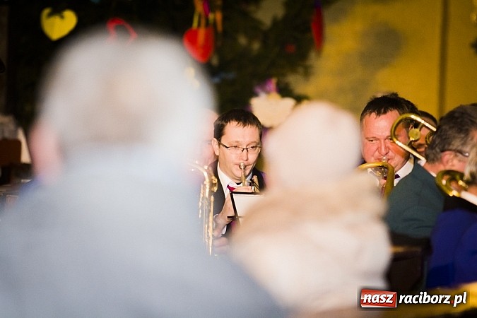 Zdjęcie w galerii na portalu naszraciborz.pl: Wspólne kolędowanie z orkiestrą Rafako wiadomości z regionu