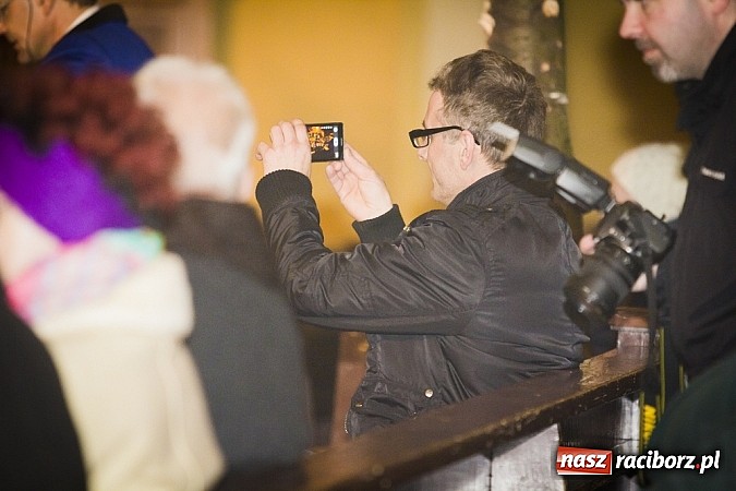 Zdjęcie w galerii na portalu naszraciborz.pl: Wspólne kolędowanie z orkiestrą Rafako wiadomości z regionu