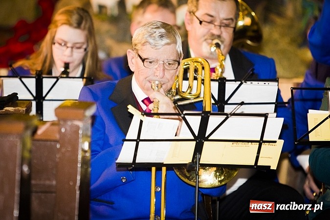 Zdjęcie w galerii na portalu naszraciborz.pl: Wspólne kolędowanie z orkiestrą Rafako wiadomości z regionu